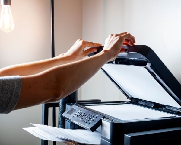 Outsourcing de impressoras vs compra vs leasing: qual modelo traz mais economia e menos dor de cabeça? Fizemos a comparação completa pra você decidir com segurança.