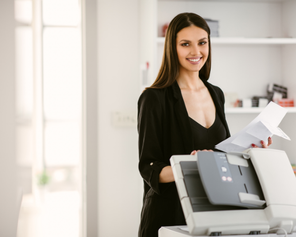 Empresa utilizando impressora corporativa em modelo de aluguel de impressora em Gravataí