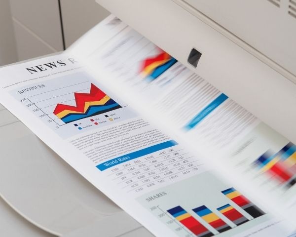Impressão colorida em gráfica expressa para materiais de eventos e campanhas